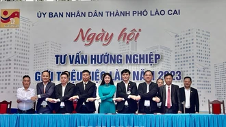 Gần 900 người lao động, học sinh, sinh viên tham gia Ngày hội việc làm thành phố Lào Cai năm 2023