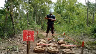 Campuchia hợp tác với Nhật Bản rà phá bom mìn tại Ukraine