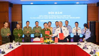 Công an tỉnh Lào Cai (Việt Nam) hội đàm với Cục Công an châu Hồng Hà (Trung Quốc)