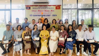 Phân hiệu Đại học Thái Nguyên tại tỉnh Lào Cai tổ chức Tết Bunpimay cho lưu học sinh Lào