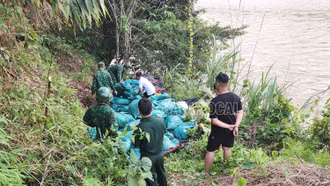 Liên tiếp thu giữ 2 lô hàng thực phẩm bẩn, không rõ nguồn gốc trên địa bàn huyện Bát Xát