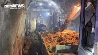 Hầm Đèo Cả tiếp tục sạt lở, các tuyến đường sắt Bắc - Nam chưa thể lưu thông