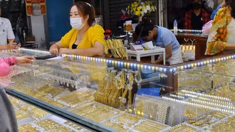 Giá vàng hôm nay, 13/6: Tiếp tục "nóng" lên