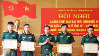 Bộ Chỉ huy Quân sự tỉnh tặng Giấy khen cho 15 tập thể và cá nhân có thành tích trong thực hiện Nghị quyết 689-NQ/QUTW