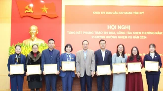 Các cơ quan Tỉnh ủy đẩy mạnh phong trào thi đua