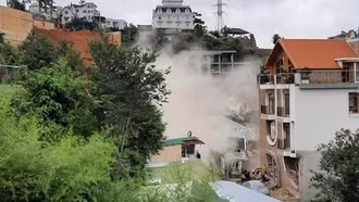 Chủ động đánh sập bờ taluy ở Đà Lạt để tránh thương vong