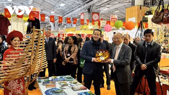 Rực rỡ sắc màu Việt Nam tại Hội chợ Paris lần thứ 120