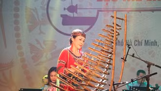 Gần 1.000 nghệ sĩ thi độc tấu và hòa tấu nhạc cụ dân tộc