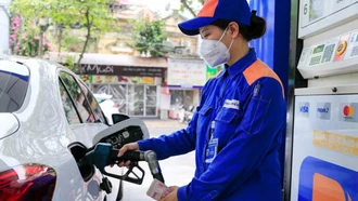 Giá xăng tăng lần thứ ba liên tiếp, RON 95 vượt 23.000 đồng/lít