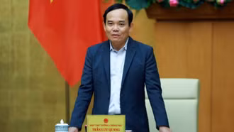 Công khai cán bộ, công chức, viên chức, cơ quan, đơn vị để chậm trễ, gây phiền hà