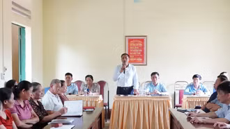 Phó Bí thư Tỉnh ủy Hoàng Giang dự sinh hoạt tại Chi bộ 9 thị trấn Khánh Yên