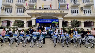 Trao tặng 30 xe đạp cho học sinh có hoàn cảnh khó khăn hiếu học