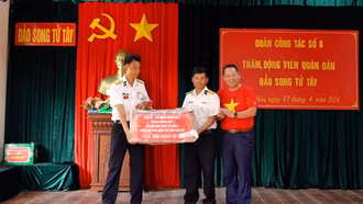 Đoàn công tác tỉnh Lào Cai hoàn thành hải trình thăm, tặng quà quân và dân huyện đảo Trường Sa