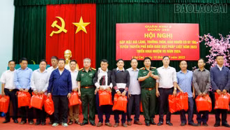 Tuyên truyền, phổ biến, giáo dục pháp luật cho già làng, trưởng thôn, người có uy tín trên địa bàn huyện Bát Xát