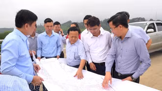 Bí thư Tỉnh ủy Đặng Xuân Phong kiểm tra một số công trình, dự án trọng điểm tại huyện Bảo Thắng