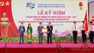 Trường THPT Chuyên Lào Cai đón nhận Huân chương Lao động hạng Ba