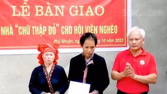 Khánh thành và bàn giao nhà “Chữ thập đỏ” cho hộ nghèo xã Phú Nhuận