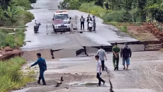 Mưa lớn kéo dài, Lâm Đồng tiếp tục di dời dân