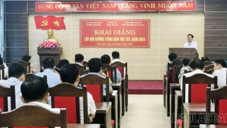 Văn Bàn: Khai giảng lớp bồi dưỡng tiếng Tày năm 2024