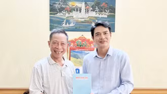 Đoàn công tác của Báo Lào Cai thăm, tặng quà nguyên lãnh đạo và cán bộ, nhân viên hưu trí Báo Lào Cai