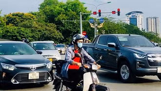 Miền Bắc nắng nóng, miền Nam mưa dông vào chiều tối