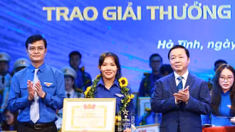 Trao Giải thưởng Lý Tự Trọng cho 100 cán bộ Đoàn xuất sắc