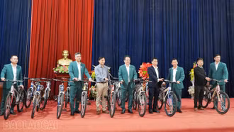 Sở Du lịch tỉnh tặng 30 chiếc xe đạp cho xã Nghĩa Đô để phục vụ phát triển du lịch