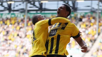 Dortmund chiếm ngôi đầu của Bayern Munich, nắm quyền tự quyết chức vô địch Bundesliga