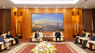 Phó Bí thư Tỉnh ủy Hoàng Giang tiếp xã giao đoàn Đại sứ quán Lào tại Việt Nam