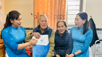 Phụ nữ Lào Cai hướng về Điện Biên