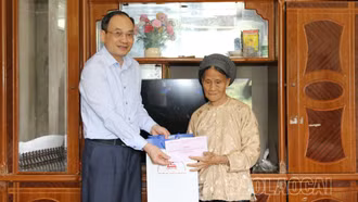 Trưởng Ban Nội chính Tỉnh ủy Lý Văn Hải thăm, tặng quà người có công, gia đình chính sách trên địa bàn huyện Bảo Yên