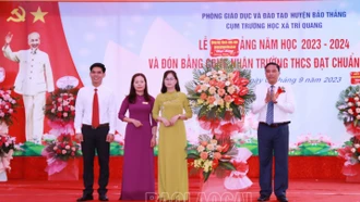 Phó Bí thư Tỉnh ủy Hoàng Giang dự Lễ khai giảng năm học mới tại xã Trì Quang