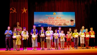 Công đoàn Công ty Apatit Việt Nam tuyên dương 247 học sinh tiêu biểu, đạt giải trong năm học 2022 - 2023