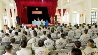 Tòa án nhân dân huyện Bảo Thắng 2 ngày xét xử lưu động 5 vụ án mua bán "hàng trắng"