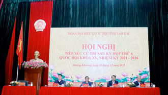 Đồng chí Chủ nhiệm Ủy ban Kiểm tra Trung ương Trần Cẩm Tú tiếp xúc cử tri tại huyện Mường Khương