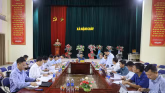 Phó Chủ tịch Thường trực UBND tỉnh Hoàng Quốc Khánh làm việc với xã Nậm Chày