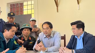 Chủ tịch UBND tỉnh Trịnh Xuân Trường kiểm tra, chỉ đạo trực tiếp công tác chữa cháy rừng tại Vườn Quốc gia Hoàng Liên (Sa Pa)