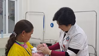 Cảnh báo hiện tượng giả mạo nhân viên y tế bán thực phẩm chức năng