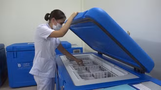 Tiếp nhận vắc-xin trong chương trình tiêm chủng mở rộng