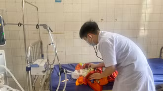 Bác sỹ Bệnh viện Nhi Trung ương làm việc luân phiên tại Trung tâm Y tế huyện Si Ma Cai