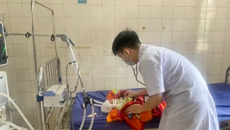 Bác sỹ Bệnh viện Nhi Trung ương làm việc luân phiên tại Trung tâm Y tế huyện Si Ma Cai