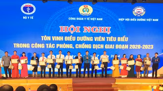2 điều dưỡng của ngành y tế Lào Cai được tôn vinh điều dưỡng viên tiêu biểu trong công tác phòng, chống dịch