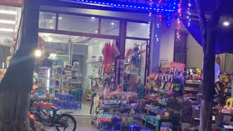 Nhiều phụ huynh cảnh giác trước các loại kẹo giá rẻ, không rõ xuất xứ