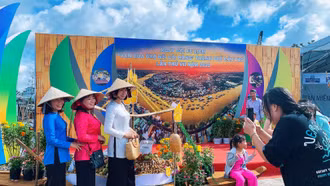 Ngày hội Du lịch Văn hóa Chợ nổi Cái Răng gắn kết và bảo tồn di sản