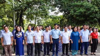 Cơ quan báo Đảng các tỉnh dâng hương tưởng niệm các Vua Hùng