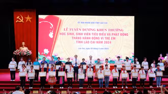 Khen thưởng 500 học sinh, sinh viên tiêu biểu và phát động Tháng hành động vì trẻ em tỉnh Lào Cai năm 2024