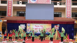 Tưng bừng Ngày hội ngoại ngữ và công nghệ 