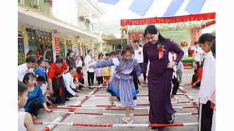 Chủ tịch Hội LHPN Việt Nam dự lễ Khai giảng năm học mới tại huyện Mường Khương