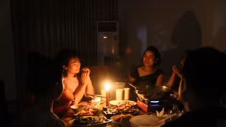 Người dân thành phố Lào Cai hưởng ứng Giờ Trái đất