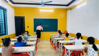 Một trung tâm giáo dục vi phạm trong sử dụng giáo viên 